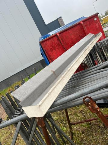 Dakgoot 3 m beschikbaar voor biedingen