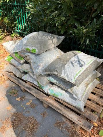10 zakken basalt split nieuw 16 tot 25 mm beschikbaar voor biedingen