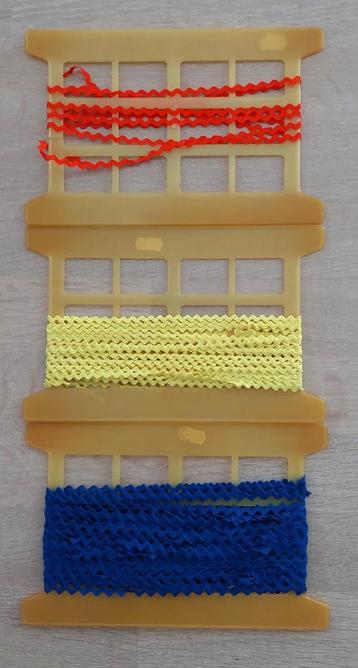 Zigzag band beschikbaar voor biedingen
