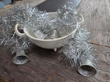 oude kerstversiering slinger met gesuikerde klokjes beschikbaar voor biedingen