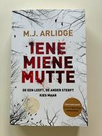 M.J. Arlidge - Iene Miene Mutte, Boeken, Thrillers, Ophalen of Verzenden, Zo goed als nieuw, Nederland, M.J. Arlidge