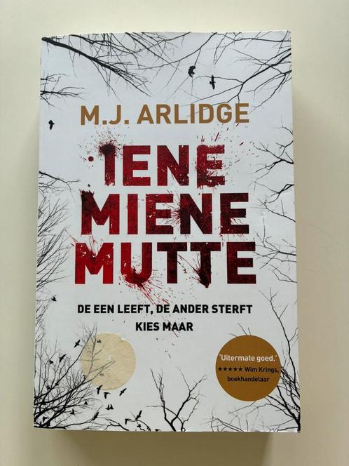 M.J. Arlidge - Iene Miene Mutte, Boeken, Thrillers, Zo goed als nieuw, Nederland, Ophalen of Verzenden