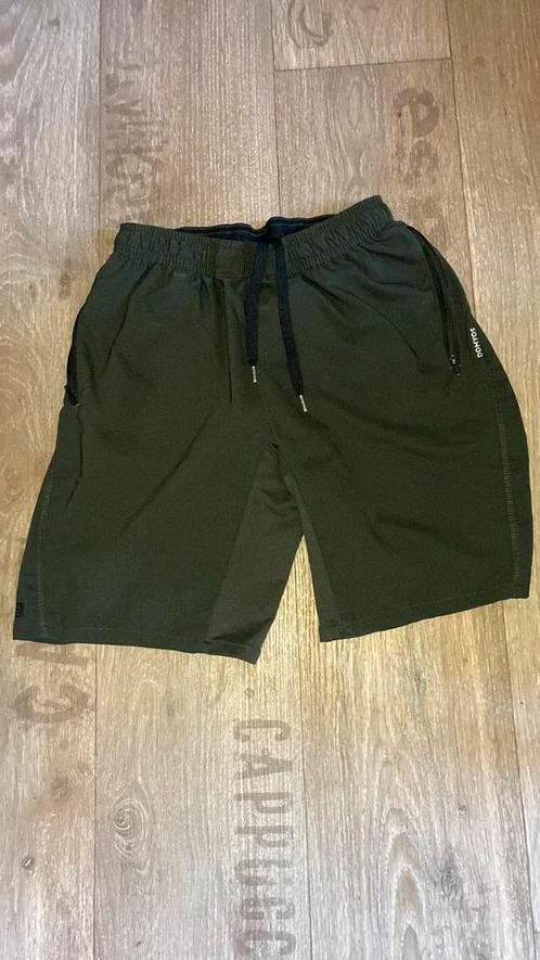Domyos shorts, Kleding | Heren, Sportkleding, Zo goed als nieuw, Groen, Ophalen of Verzenden