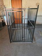 Zwarte hondenkennel, Dieren en Toebehoren, Hondenhokken, Ophalen, 110 cm of meer, 100 cm of meer