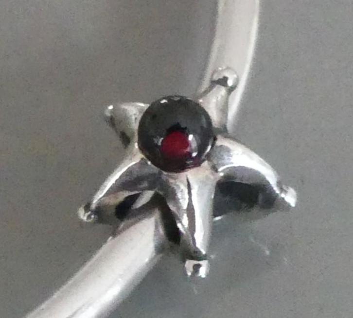 Trollbeads zilveren STER met EDELSTEENTJE, Sieraden, Tassen en Uiterlijk, Bedels, Zo goed als nieuw, Trollbeads, Zilver, 1 bedel