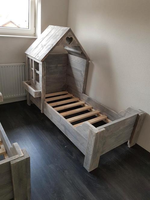 Peuterbed huisje steigerhout, Kinderen en Baby's, Kinderkamer | Bedden, 180 cm of meer, 70 tot 85 cm, Lattenbodem, Matras, Ophalen of Verzenden