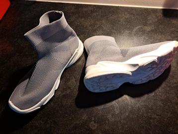 Dames sneakers, grijs. Maat 41 beschikbaar voor biedingen