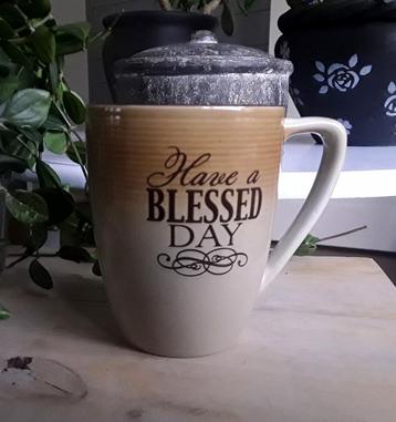 Grote mok / beker met tekst: have a blessed day  beschikbaar voor biedingen