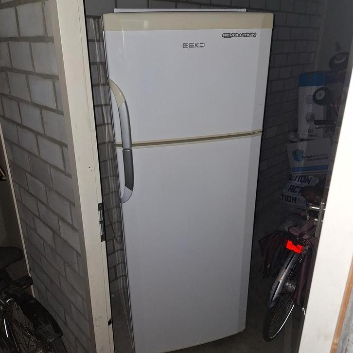 Beko koelkast met aparte vriezer (bezorging), Witgoed en Apparatuur, Koelkasten en IJskasten, Zo goed als nieuw, Met aparte vriezer