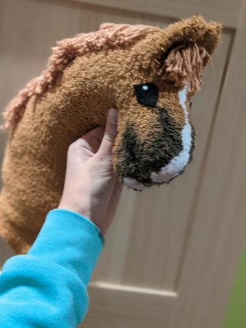 Leuke hobbyhorse chestnut  beschikbaar voor biedingen