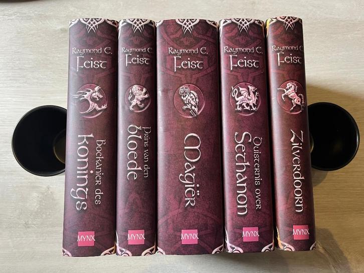 Feist - oorlog van de grote scheuring, Boeken, Fantasy, Gelezen, Ophalen of Verzenden