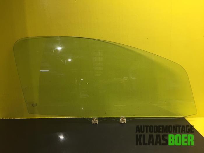 Portierruit 2Deurs rechts van een Peugeot 107, Auto-onderdelen, Ruiten en Toebehoren, Gebruikt, 6 maanden garantie, 12 maanden garantie
