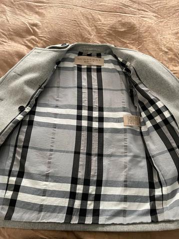 Authentieke Burberry jas in lichtgrijs beschikbaar voor biedingen