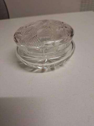 Mooie kristallen bonbonniere / sieradendoos , deksel gelijmd beschikbaar voor biedingen