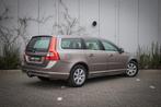 Volvo V70 2.5T Momentum, Navi, PDC V+A, Bluetooth, Trekhaak,, Auto's, Volvo, Origineel Nederlands, Te koop, Zilver of Grijs, 1552 kg