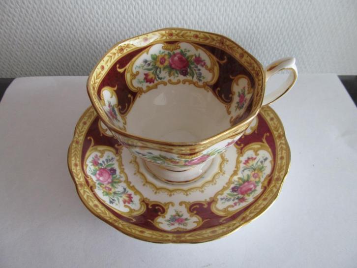 Royal Albert kop en schotel - Lady Hamilton., Antiek en Kunst, Antiek | Servies los, Ophalen