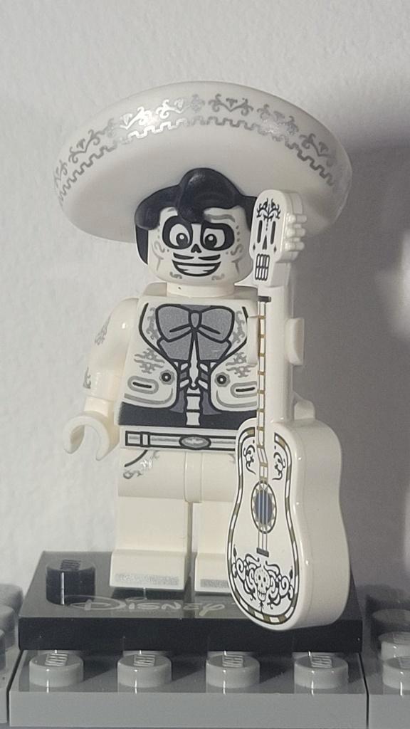 LEGO Minifigure-Ernesto de la Cruz-In zeer goede staat, Kinderen en Baby's, Speelgoed | Duplo en Lego, Zo goed als nieuw, Lego
