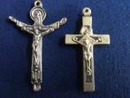 Twee kruisjes., Ophalen of Verzenden, Gebruikt, Sieraad, Christendom | Katholiek