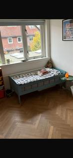 Peuterbed met matras, Kinderen en Baby's, Kinderkamer | Bedden, Ophalen, Gebruikt, 70 tot 85 cm, Minder dan 140 cm