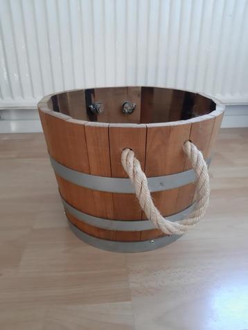 Half kastanjehouten portvat 15 liter met handvaten beschikbaar voor biedingen