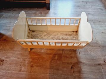Leuke oude houten vintage poppenbedje/wiegje / kribbe beschikbaar voor biedingen