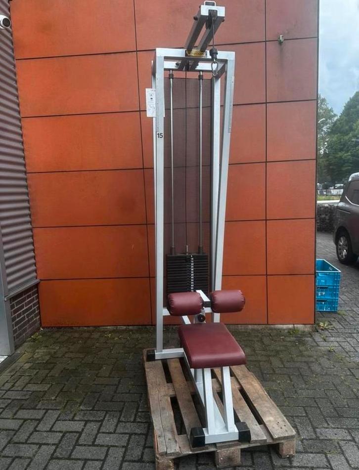 Technogym lat pulley met 90kg steekgewichten, Sport en Fitness, Fitnessmaterialen, Zo goed als nieuw, Overige typen, Ophalen