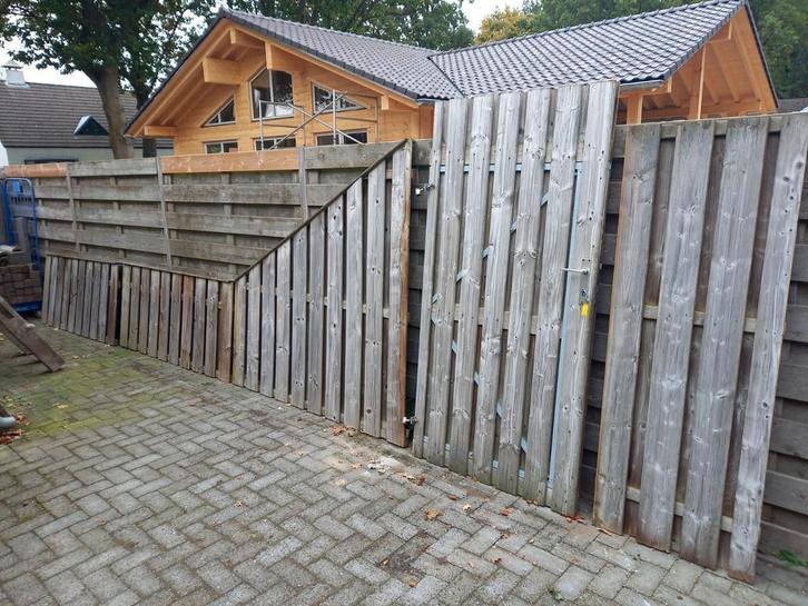 Schutting  met betonpalen- zonder poort, Tuin en Terras, Schuttingen, Gebruikt, Hout, 1 tot 2 meter, 3 tot 6 meter, Ophalen