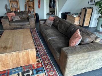 Zeer mooie 4-zits bank (geborsteld leer) met loveseat beschikbaar voor biedingen