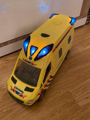 Ambulance met licht en geluid beschikbaar voor biedingen