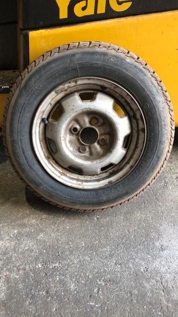 Band met velg. beschikbaar voor biedingen