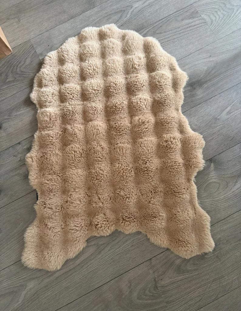 Polyester Vachtje - 75x55 cm - Zacht en Warm, Beige, Zo goed als nieuw, Overige vormen, 50 tot 100 cm