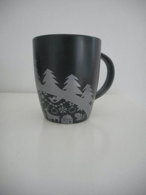 Starbucks mok met winter, kerst motief, Huis en Inrichting, Keuken | Servies, Zo goed als nieuw, Kop(pen) en/of Schotel(s), Overige stijlen