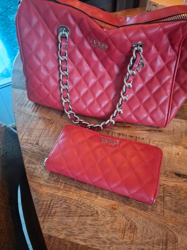 Mooie Rode Guess Tas & Portemonnee Set, Sieraden, Tassen en Uiterlijk, Tassen | Damestassen, Handtas, Rood, Ophalen of Verzenden