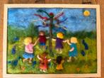 Antroposofisch wolschilderij ‘dansen rond de meiboom’, Ophalen of Verzenden, Nieuw, Figuurtje(s), Wolvilt