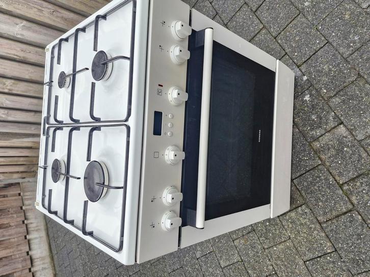 Siemens gasfornuis Electrice oven hetelucht alles erop, Witgoed en Apparatuur, Fornuizen, Gebruikt, Vrijstaand, Gas, 4 kookzones
