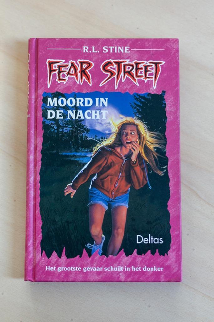 R.L. Stine - Moord in de nacht, Boeken, Kinderboeken | Jeugd | 13 jaar en ouder, Zo goed als nieuw, Fictie, Ophalen