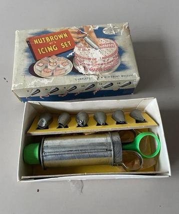 Nutbrown icing set beschikbaar voor biedingen