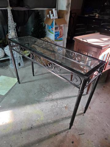 Leuke sidetable  beschikbaar voor biedingen