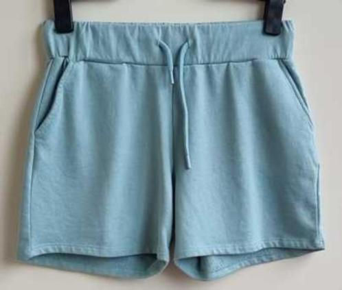 Lola&Liza super mooie lichtgroene short mt. M, Kleding | Dames, Broeken en Pantalons, Zo goed als nieuw, Maat 38/40 (M), Groen