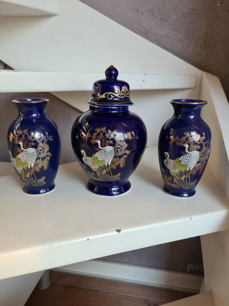 Japanse vaasjes blauw met kraanvogels, Antiek en Kunst, Antiek | Vazen, Ophalen of Verzenden