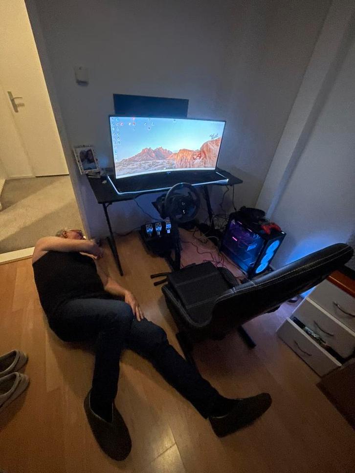 Logitech g923 stuur + playseat, Spelcomputers en Games, Games | Overige, Gebruikt, Racen en Vliegen, 1 speler, Vanaf 3 jaar, Online