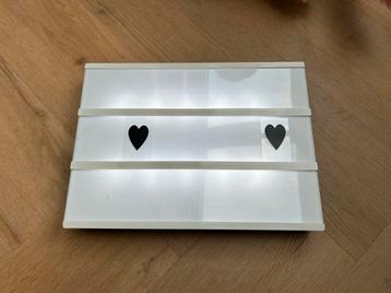 Letterbord met licht beschikbaar voor biedingen