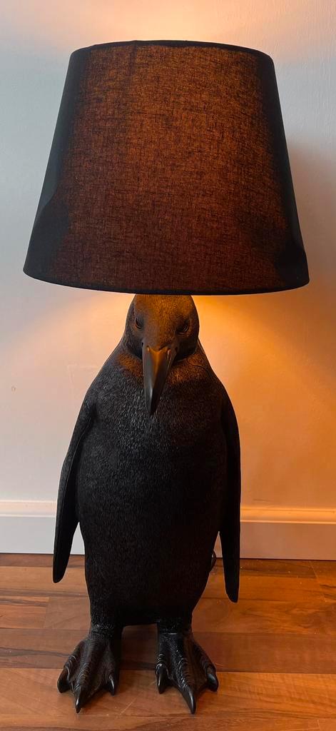 Staande zwarte pinguïn lamp met lampenkap +/- 70cm hoog, Antiek en Kunst, Kunst | Beelden en Houtsnijwerken, Ophalen of Verzenden
