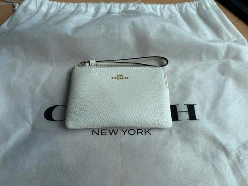 Coach wristlet pouch, Sieraden, Tassen en Uiterlijk, Tassen | Damestassen, Zo goed als nieuw, Overige typen, Beige, Verzenden
