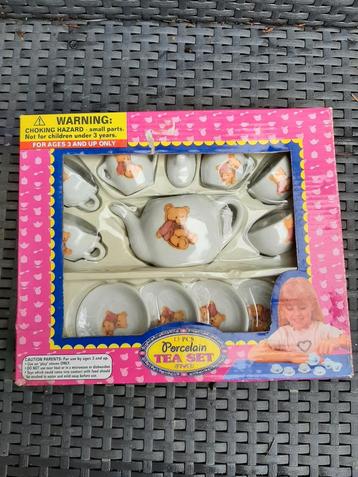 Vintage porseleinen kinderservies beschikbaar voor biedingen