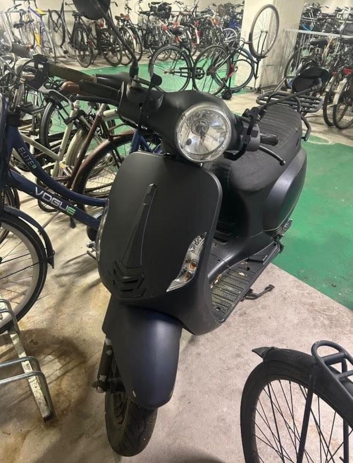 Agm scooter, Fietsen en Brommers, Brommers | Overige merken, Gebruikt, Maximaal 45 km/u, Ophalen