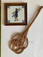 Oud tegel tableau & rieten klopper, Antiek en Kunst, Antiek | Wandborden en Tegels, Ophalen of Verzenden