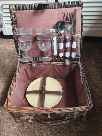 Picknickmand voor 2 personen beschikbaar voor biedingen