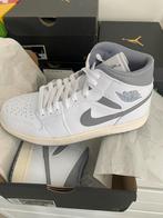 Nike Jordan 1 mid neutral grey sneaker  nieuw in doos, Kleding | Heren, Schoenen, Nieuw, Ophalen of Verzenden, Wit, Sneakers of Gympen