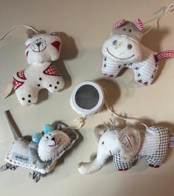 4 Knuffeltjes + spiegeltje van aan mobile zgan (Sp229)  beschikbaar voor biedingen